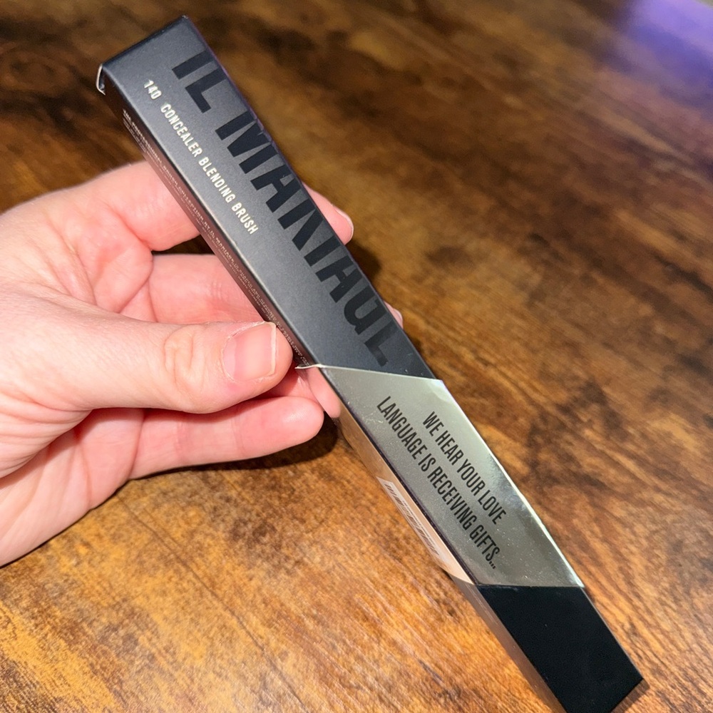 IL MAKIAGE Grooming Brush - Black